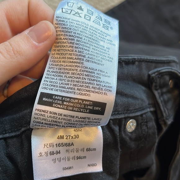 High Rise Skinny Levi’s Jeans - Picture 3 of 4